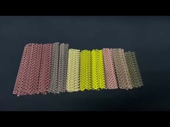 الستائر الزخرفية الملونة