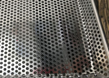 سعر جيد علبة معدنية مثقبة 18x26 بوصة صينية فرن ديهيدراتور شبكة صينية 304 الانترنت